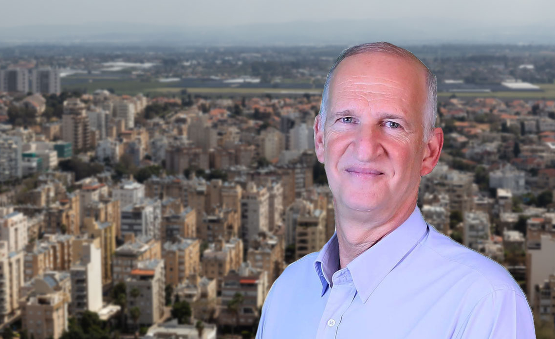 צילום: אלון אלרואי, מתוך עמוד הפייסבוק ״אלון אלרואי - חבר מועצת העיר נתניה מטעם הליכוד״. נתניה, שאטרסטוק.