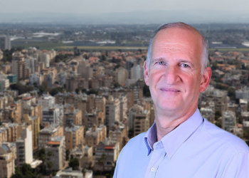 צילום: אלון אלרואי, מתוך עמוד הפייסבוק ״אלון אלרואי - חבר מועצת העיר נתניה מטעם הליכוד״. נתניה, שאטרסטוק.