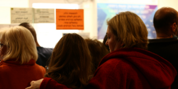 דלפק רשות האוכלוסין וההגירה בנמל התעופה בן גוריון | צילום: גיא עמיאל