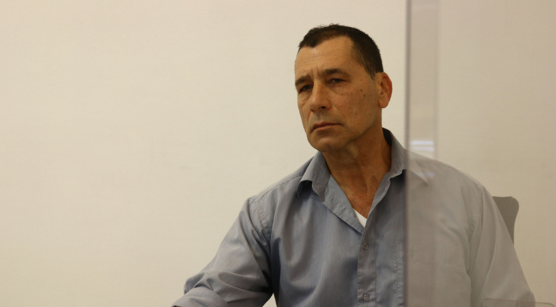 ניצב זהר דביר על דוכן העדים | צילום: גיא עמיאל⁩