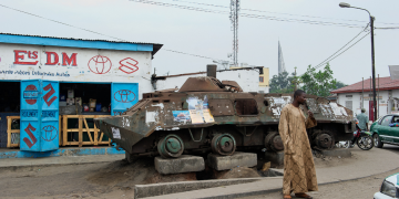 טנק ברחוב בעיירה Brazzaville בקונגו | צילום: שאטרסטוק