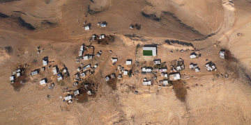 ‎⁨כפר בדואי באזור מדבר יהודה | צילום: שאטרסטוק⁩