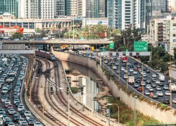 פקק באיילון | צילום: Davidi Vardi / Shutterstock.com