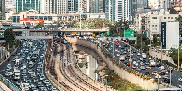 פקק באיילון | צילום: Davidi Vardi / Shutterstock.com