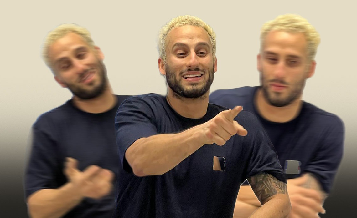 דניאל מורס, מגיש בתאגיד | צילום: עינת פישביין, עיבוד תמונה: גיא עמיאל