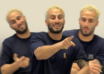 דניאל מורס, מגיש בתאגיד | צילום: עינת פישביין, עיבוד תמונה: גיא עמיאל