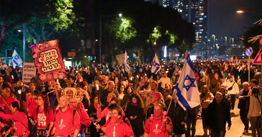 משתתפים בהפגנה בתל אביב | צילום: איתי רון