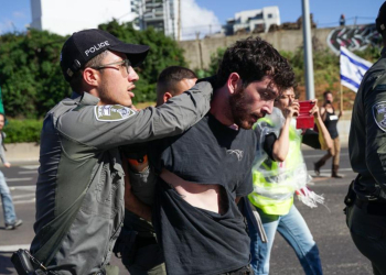 מעצר בהפגנה | צילום: איתי רון