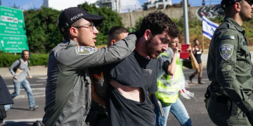 מעצר בהפגנה | צילום: איתי רון