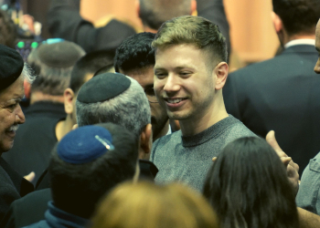 יאיר נתניהו לאחר שנודעו תוצאות הבחירות ב-2020 | צילום: גילי יערי, פלאש 90