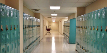 תמונה ראשית : מסדרון בית ספר | אילוסטרציה: שאטרסטוק