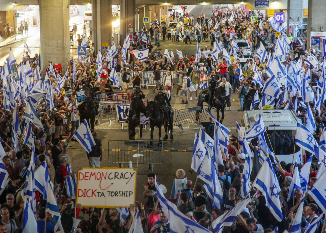 המחאה ביום השיבוש בנתב"ג | צילום: איתי רון