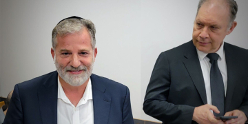 וולטר סוריאנו ועו"ד אילן בומבך בבית-משפט השלום בתל-אביב, בפתח דיון בתביעה שהגישו נגד "העין השביעית". 19.10.2022 | צילום: איתמר ב"ז