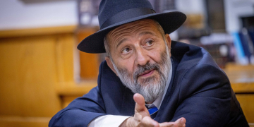 השופטת ברק-ארז בדיון בבג״ץ מתחה ביקורת על כרטיסי המזון של דרעי: "קריטריון מספר הילדים מעלה שאלות קשות״ | צילום: יונתן סינדל,פלאש 90