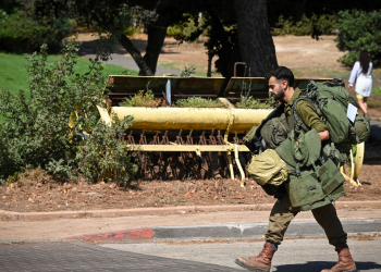חייל בקיבוץ סמוך לגבול הצפון | צילום: מיכאל גלעדי, פלאש 90