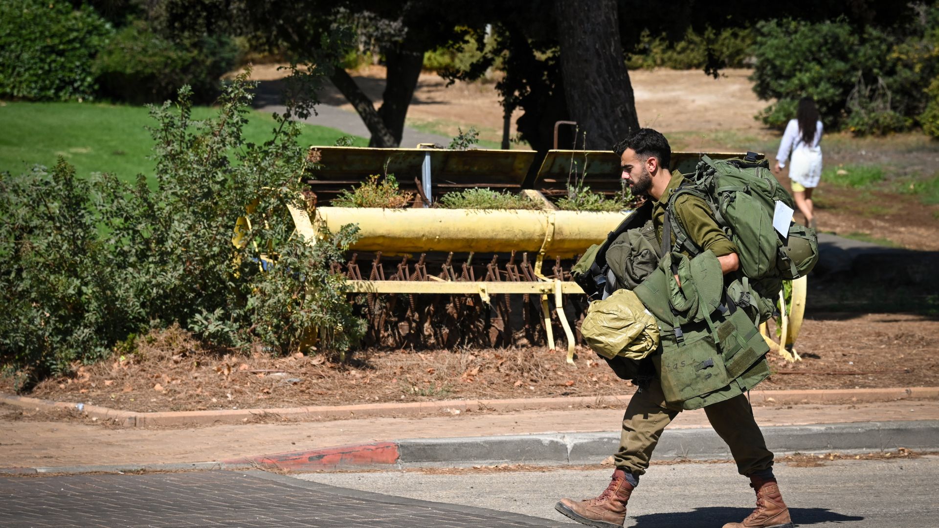 חייל בקיבוץ סמוך לגבול הצפון | צילום: מיכאל גלעדי, פלאש 90