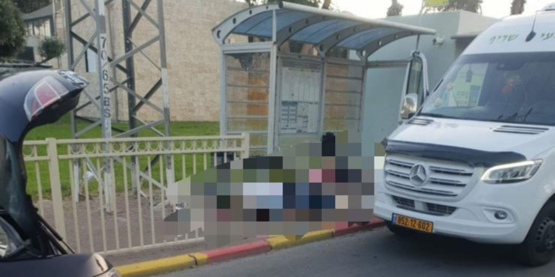 אוטובוס הגמלאים בתחנה בשדרות