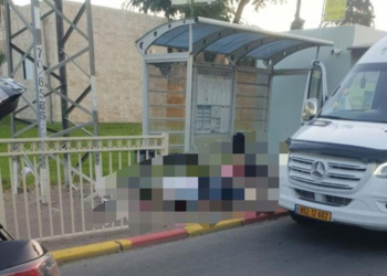 אוטובוס הגמלאים בתחנה בשדרות