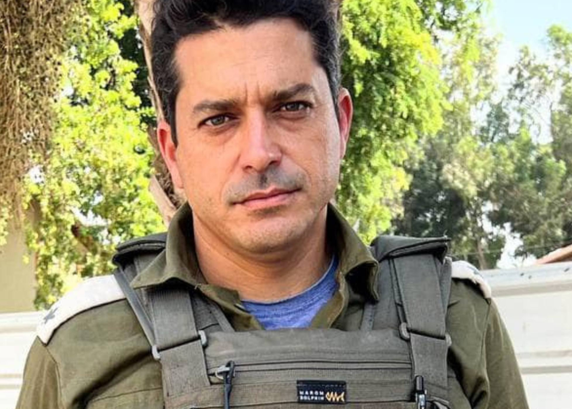 השר שיקלי עצמו התחייל והפיץ תמונה שלו עם מדים ורובה | צילום: דף הפייסבוק של עמיחי שיקלי