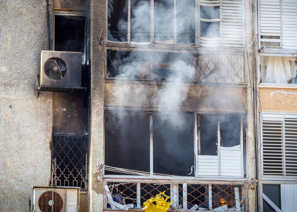 פגיעה ישירה בבית מגורים באשקלון בשבוע שעבר | צילום: אדי ישראל, פלאש 90