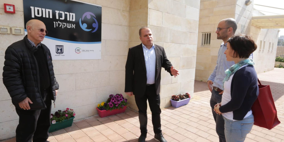 ראש עיריית אשקלון, תומר גלאם, בהשקת מרכז החוסן בעיר | צילום: דוברות עיריית אשקלון