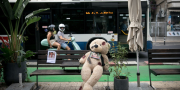 מיצג להחזרת הילדים החטופים בתל אביב | צילום: מרים אלסטר, פלאש90