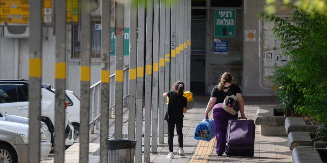 תושבי קריית שמונה עוזבים את העיר | צילום: אייל מרגולין, פלאש90
