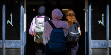 סטודנטיות באוניברסיטה העברית. למצולמות אין קשר לכתבה | צילום: אוליבר פיטוסי, פלאש 90