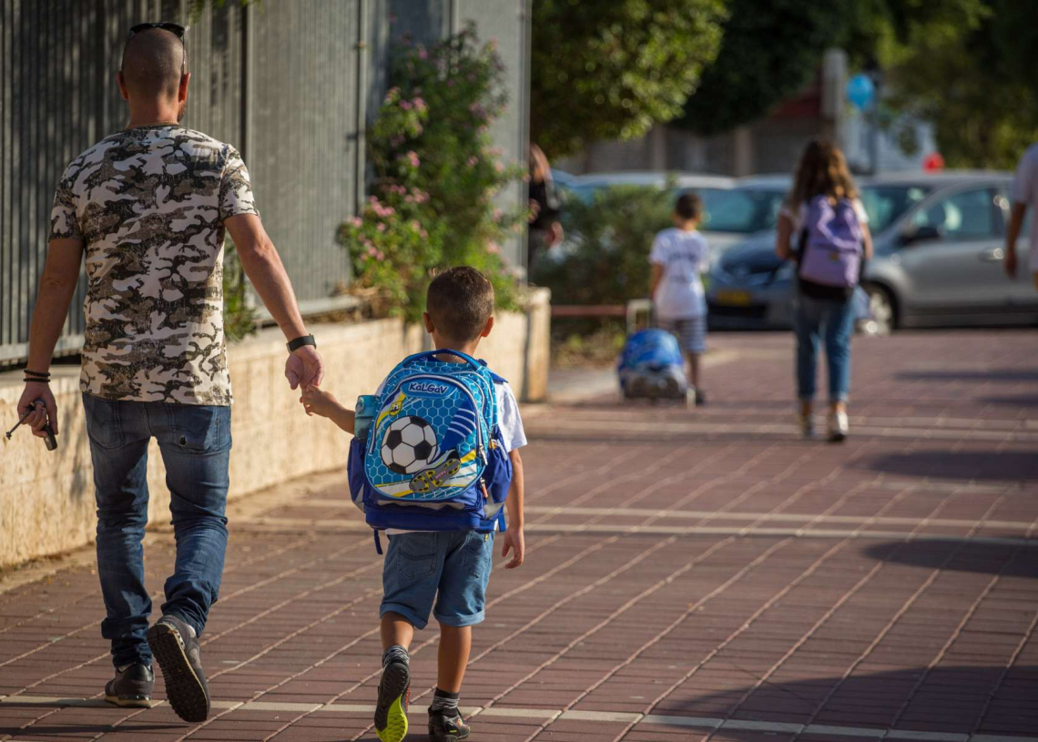 תלמידים בדרך לבית הספר במעלה אדומים, למצולמים אין קשר לכתבה | צילום: הדס פרוש, פלאש 90