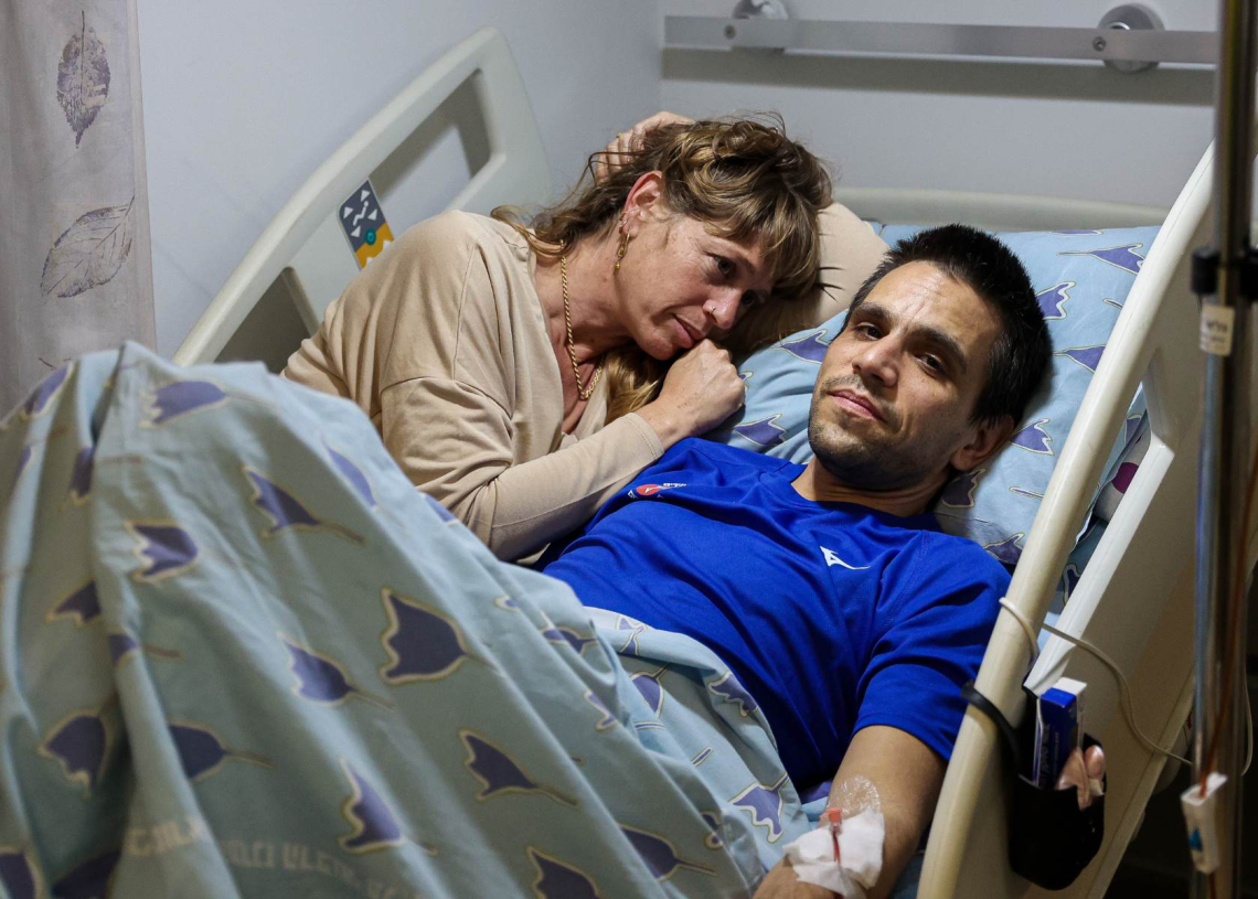 בר ומיכאל אתמול בבית החולים | צילום: איתי רון