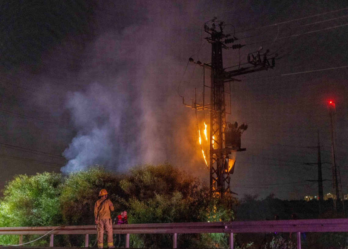 פגיעת רקטה בעמוד חשמל | צילום: יוסי אלוני, פלאש 90