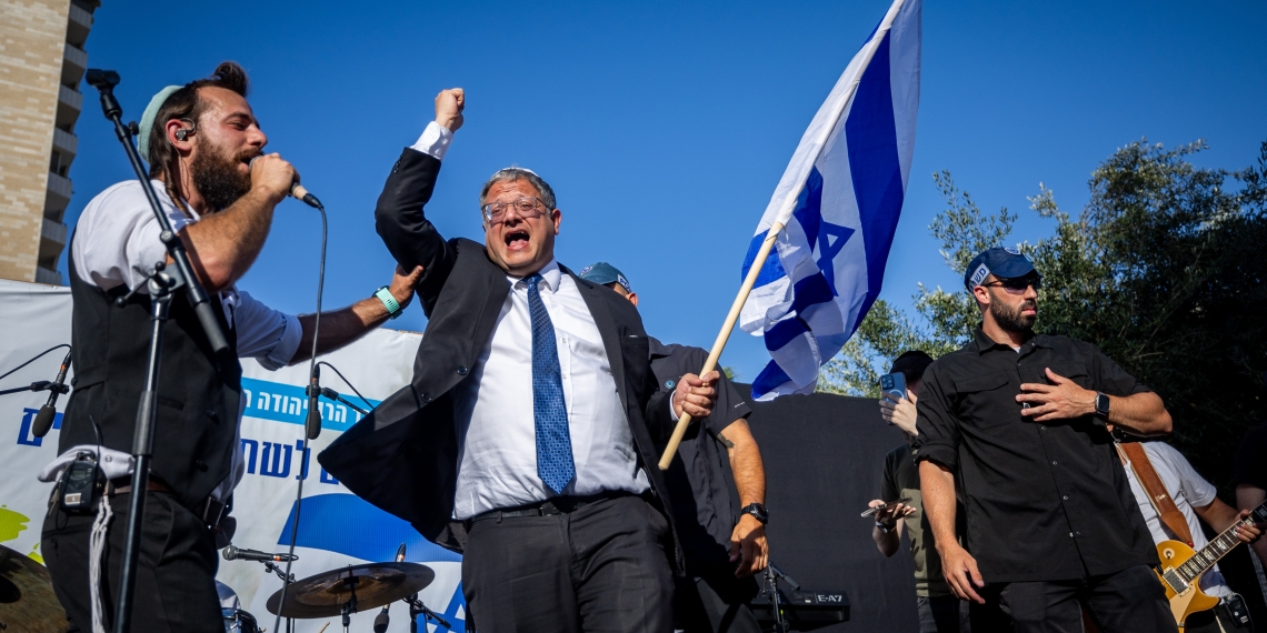 בן גביר במצעד הדגלים, אתמול מול שער שכם | צילום: יונתן סינדל, פלאש 90