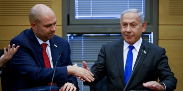 יו״ר הכנסת אמיר אוחנה ורה״מ נתניהו | צילום: אוליבר פיטוסי, פלאש 90