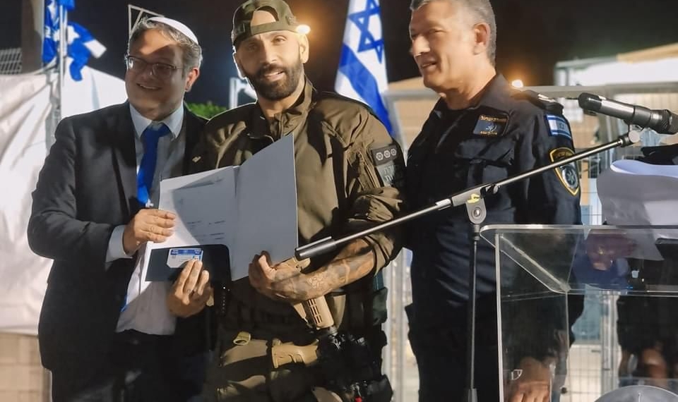 ״אתמול קיבלתי דרגת פקד!״. אליאסי לאחר קבלת הדרגה | צילום: מתוך הפרסום בפייסבוק, לפי סעיף 27 א׳