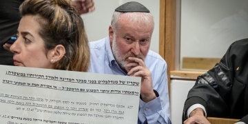 מנדלבליט השבוע בבית המשפט המחוזי ת״א בניסיון למנוע את פרסום הקלטותיו עם אפי נוה | צילום: אפשרות ברד