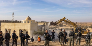 הריסת המסגד באו״ם אל-חיראן בחודש שעבר | צילום: פלאש 90