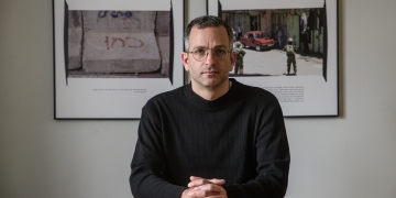 איבד את חברו שחר צמח שנלחם בבארי. ״זה מאוד קשה כשזה שותף לאקטיביזם הפוליטי. אנחנו שנים אומרים שהכיבוש יתפוצץ לנו בפנים והנה זה התפוצץ״  (צילום: מתן גולן)