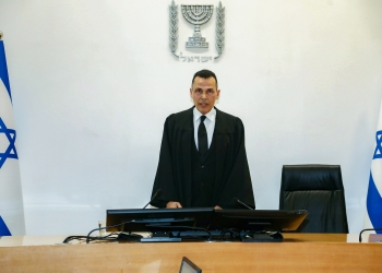 עשור חיכה לקידום למחוזי, עד לוין קידם אותו. צילום: GIDEON MARKOWICZ/POOL