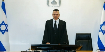 עשור חיכה לקידום למחוזי, עד לוין קידם אותו. צילום: GIDEON MARKOWICZ/POOL