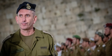 דובר צה״ל, תא״ל דניאל הגרי. מסרב למסור נתונים מדויקים על היקף התופעה (צילום: פלאש 90)