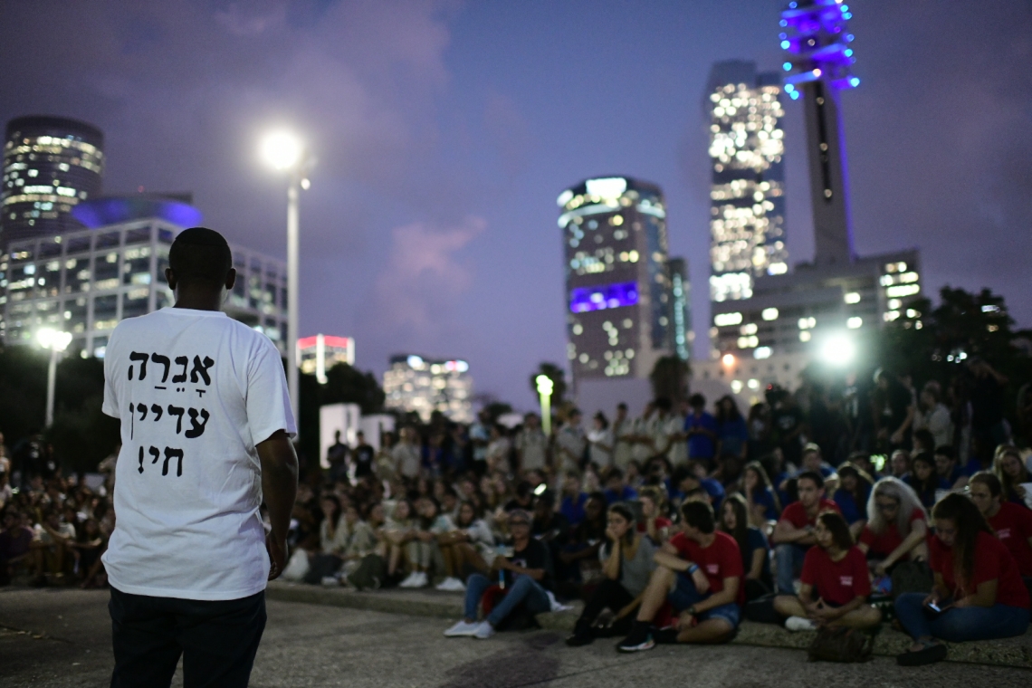 אבירה עדיין חי, אבל כל עוד גורלו הוצמד לגופות החללים הוא נקבר בעזה | צילום: תומר נויברג, פלאש 90