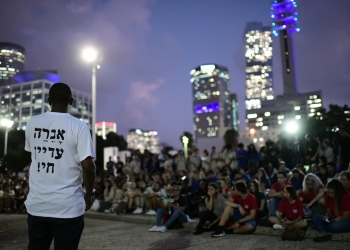 אבירה עדיין חי, אבל כל עוד גורלו הוצמד לגופות החללים הוא נקבר בעזה | צילום: תומר נויברג, פלאש 90