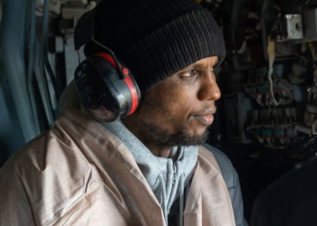 אבירה מנגיסטו בדרך לבית החולים. מעמד השחרור בעזה היה הפעם השנייה שראו אותו בחיים | צילום: פלאש 90