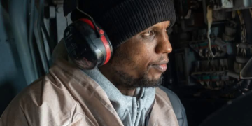 אבירה מנגיסטו בדרך לבית החולים. מעמד השחרור בעזה היה הפעם השנייה שראו אותו בחיים | צילום: פלאש 90