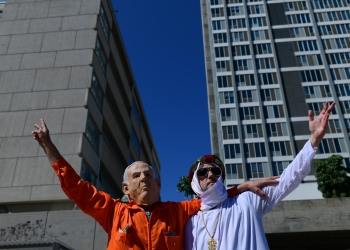 מפגינים אתמול מחוץ לבית המשפט המחוזי בת״א, לקראת עדות נוספת במשפט נתניהו | צילום: תומר נויברג פלאש 90