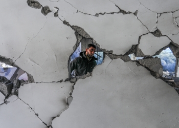 פלסטיני שביתו ברפיח הופצץ צילום: 
 Abed Rahim Khatib Flash90