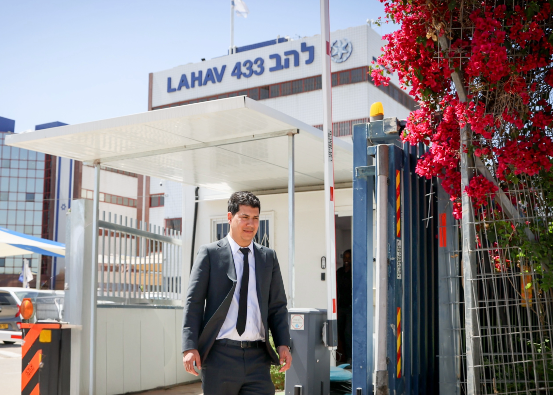 חדד יוצא ממשרדי להב 433 לאחר שיועץ רה״מ יונתן אוריך נעצר במסגרת פרשת קאטרגייט | צילום: יונתן שאול, פלאש 90