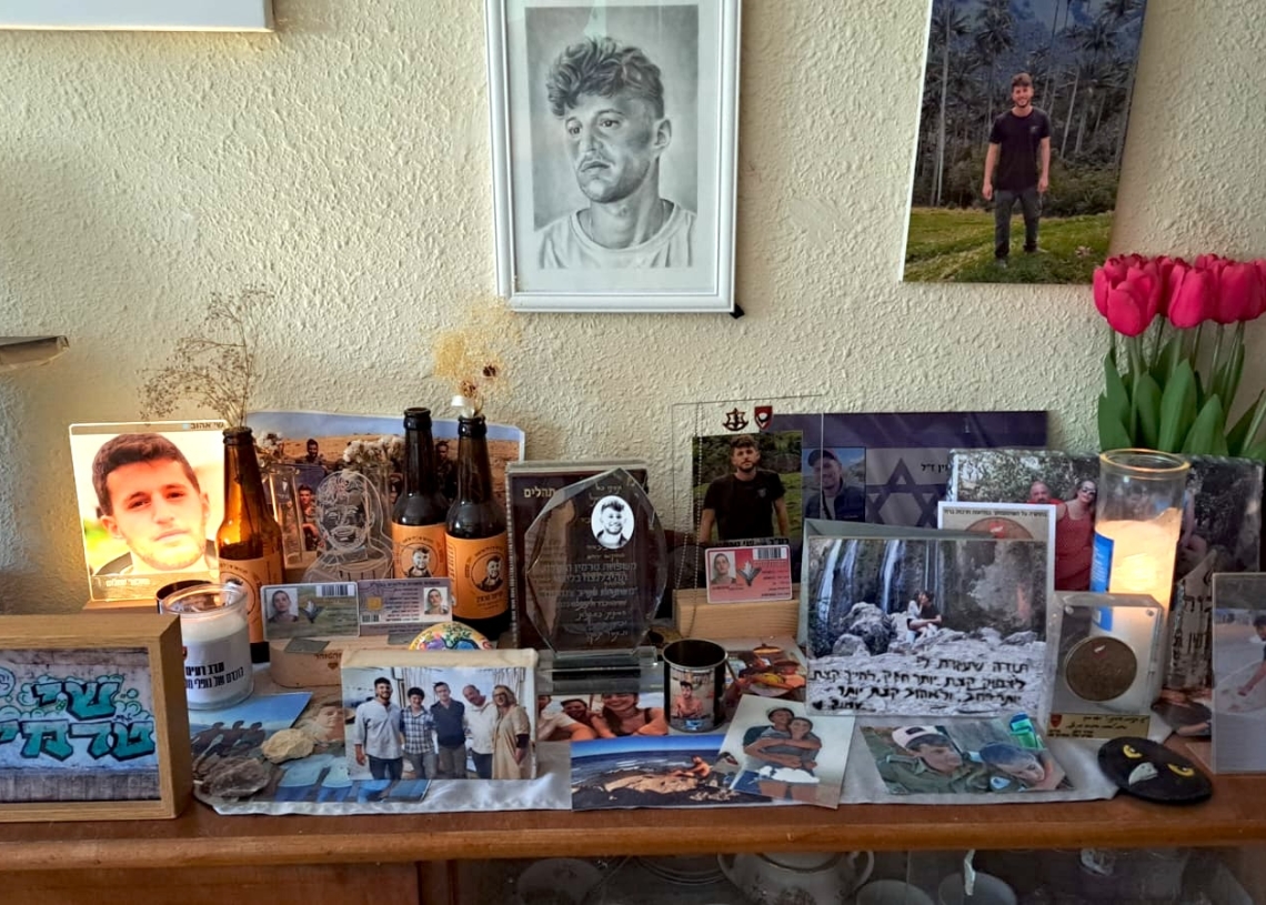 עמדת ההנצחה לזכר שי טרמין בביתו שבראש פינה. צילום: באדיבות המשפחה