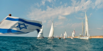 את האישור מבקשים 24 שעות לפני ההפלגה מחיל הים | צילום: פלאש 90