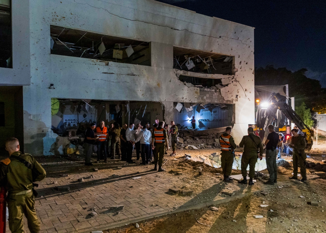 נפילה בבית-ספר בגדרה ממתקפת הטילים האיראנית, אוקטובר 2024 | צילום: לירון מודובן, פלאש 90